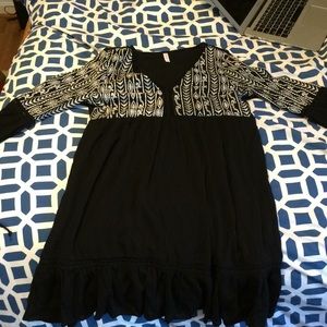 Xhiliration black dress with pattern (S)